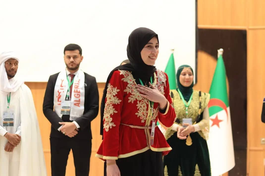 تهنئة للطالبة قفاف فاطمة الزهراء بمناسبة فوزها في المسابقة الوطنية للتنشيط على الركح