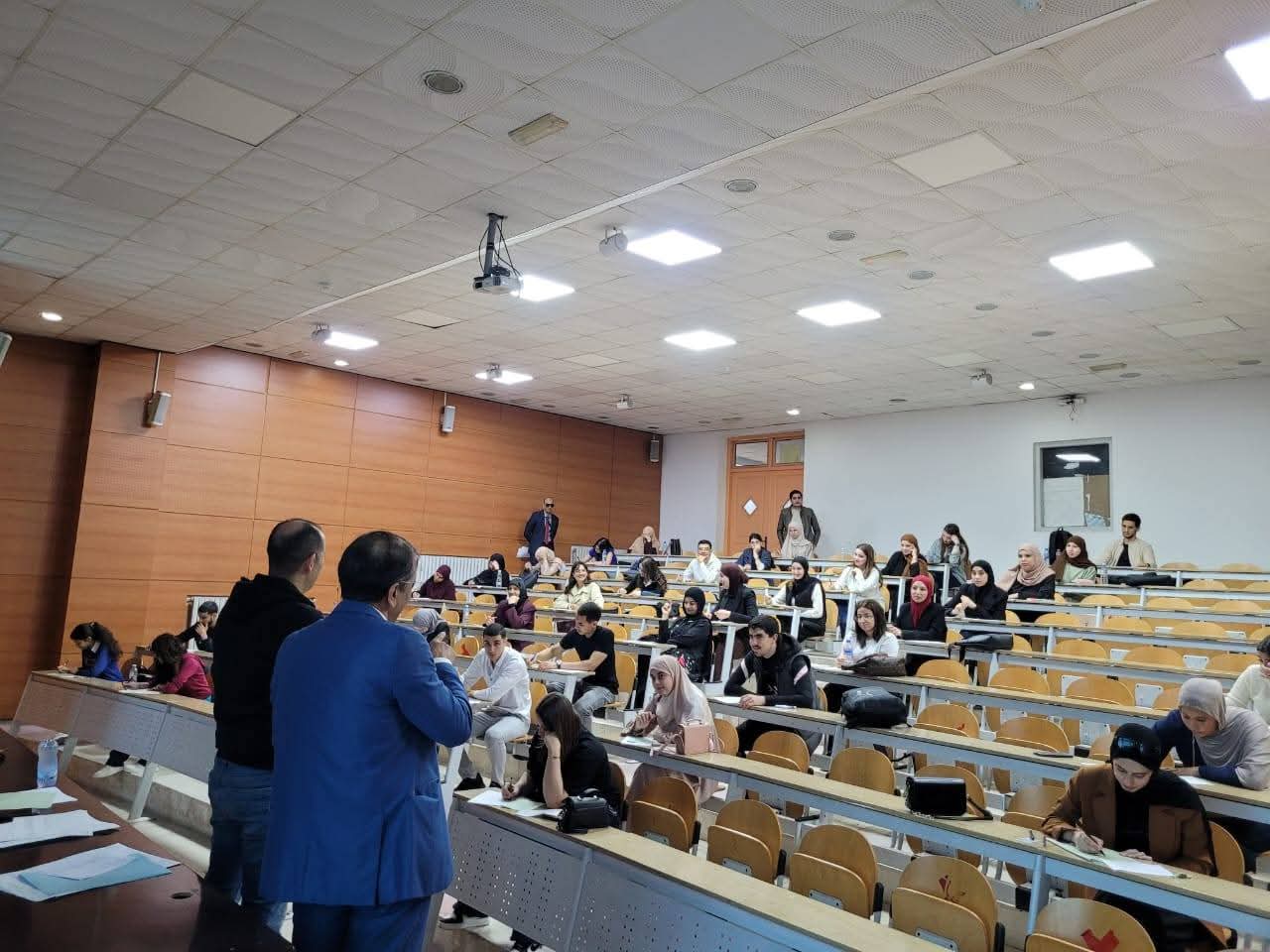 انطلقت اليوم امتحانات السداسي الثاني للسنة الجامعية 2025-2026